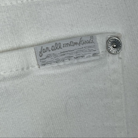 7 FOR ALL MANKIND Roxanne Mid-Rise Frayed Cigarette Jeans in White - Picture 4 of 7
